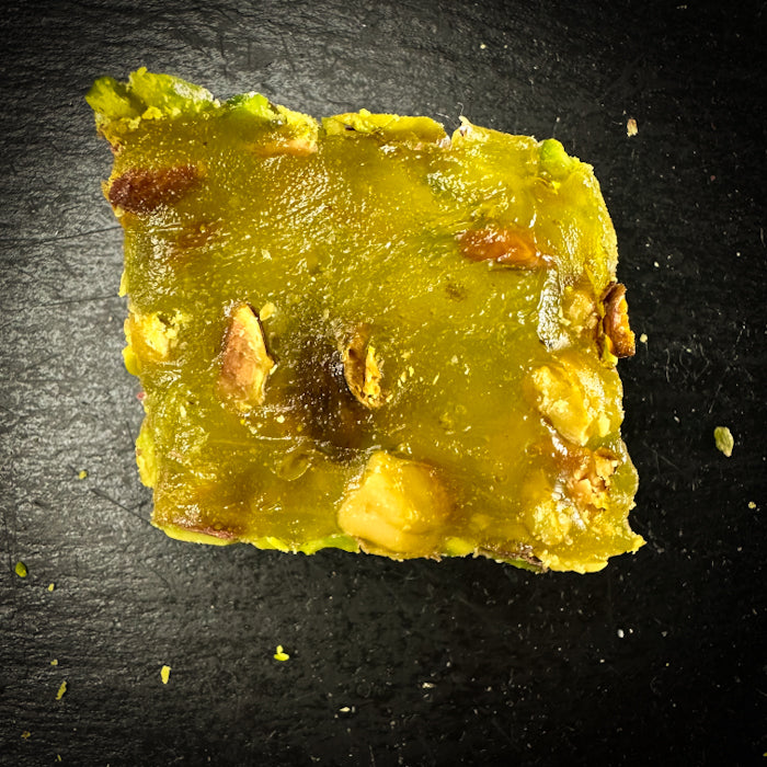 Medus vīģes lukums ar grieztām pistācijām