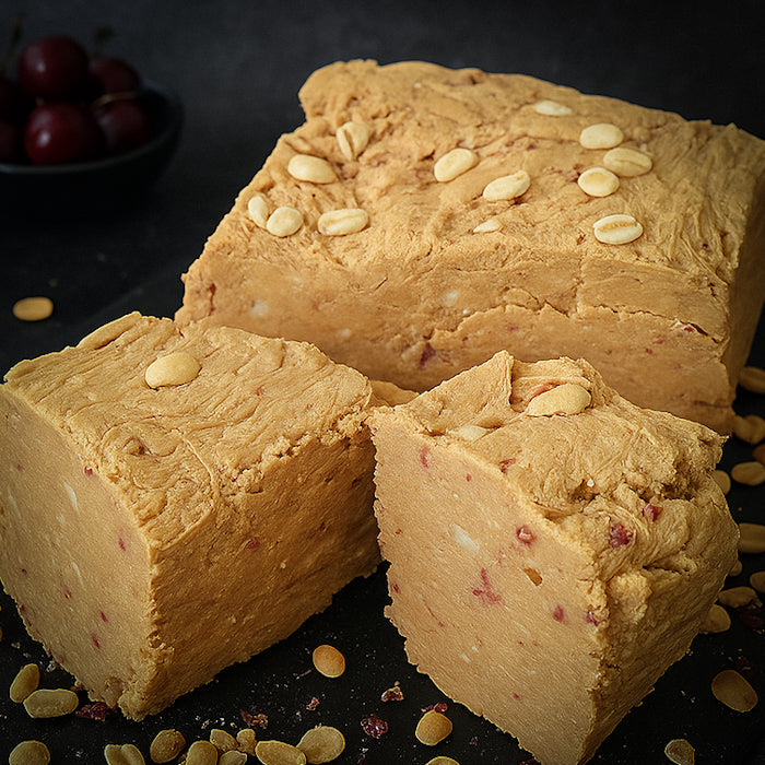 Halva zemesriekstu ar ķiršiem