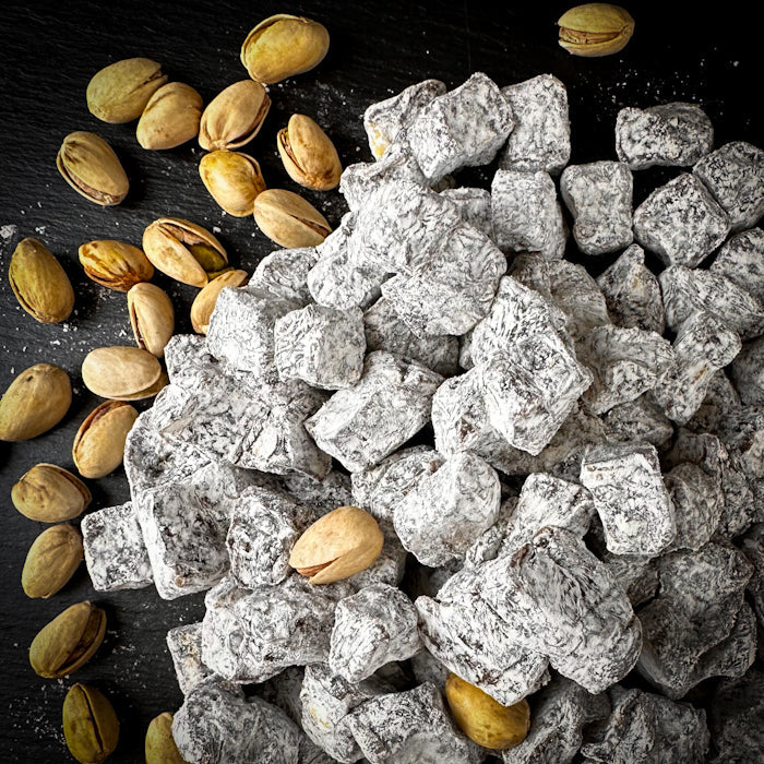 Granātābolu lukums ar dubultgrauzdētām pistācijām un zīdkoka sīrupu