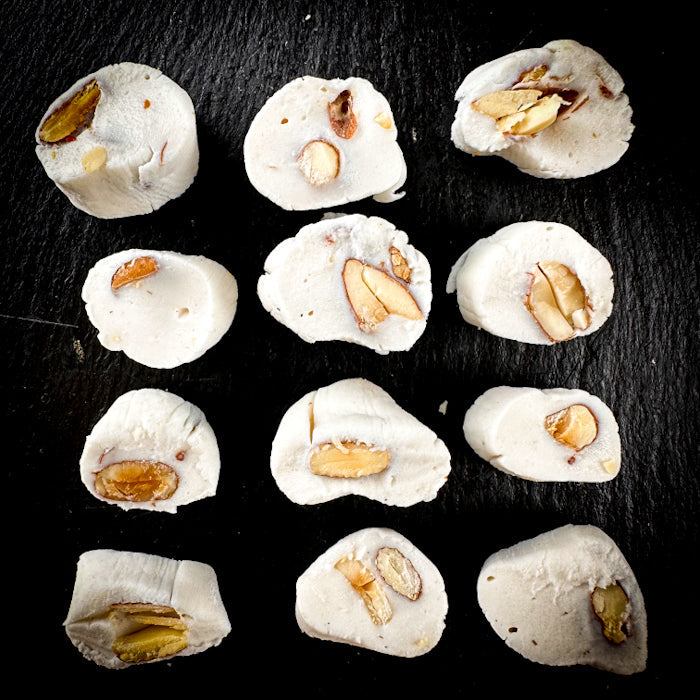 Piena pirkstiņi ar aprikožu kauliņiem