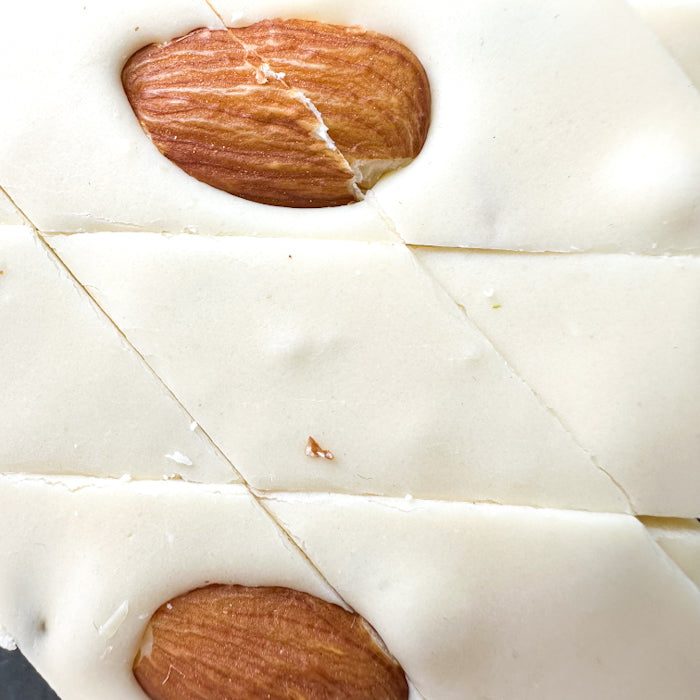 Šerbets ar saldējuma garšu un mandelēm