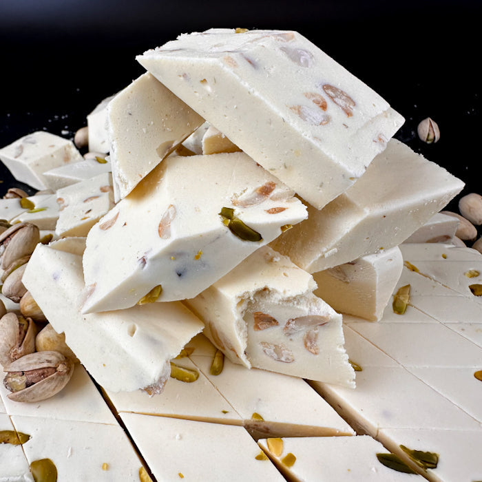 Šerbets ar plombīra garšu un pistācijām