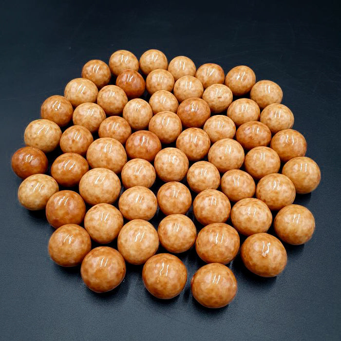 Tiramisu dražejas ar lazdu riekstiem baltā beļģu šokolādē