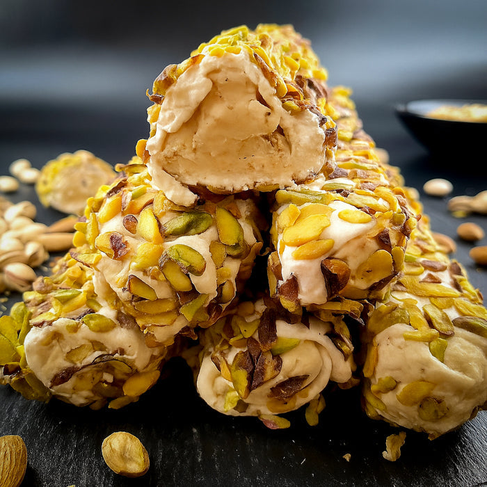 Vaniļas - piena lukums ar pistācijām un mandeļu krēmu