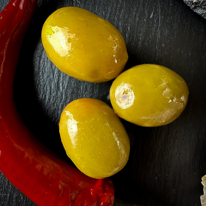 Zaļās olīvas asā kanāriju "mojo picon" mērcē